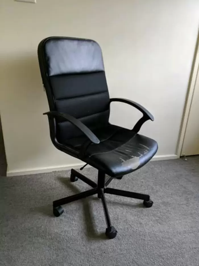 Black desk/office chair with arm rests and adjustable height