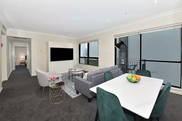 $795 Fully Furnished 2 bed 2 bath Melbourne CBD apartment