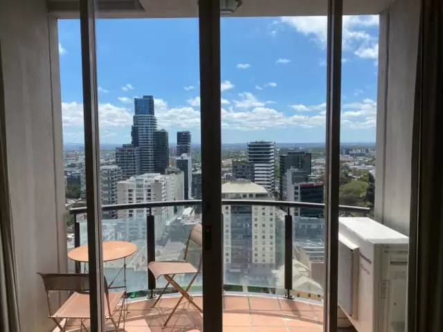 $950 Spacious 3Bed 2Bath sub-penthouse Open 2 May 5.30-5.45pm